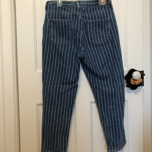 AE Mom Jean - Picture 4 of 6